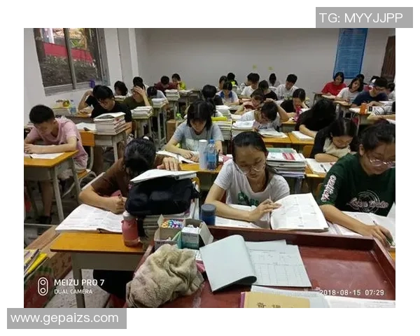 足球明星退役后的新生活探索与挑战:从绿茵场到人生新篇章 足球明星退役后的新生活探索与挑战:从绿茵场到人生新篇章